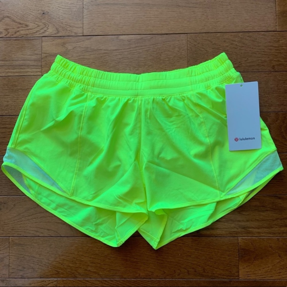 lululemon hotty hot shorts 2.5” highlighter yellow - Picture 3 of 4
